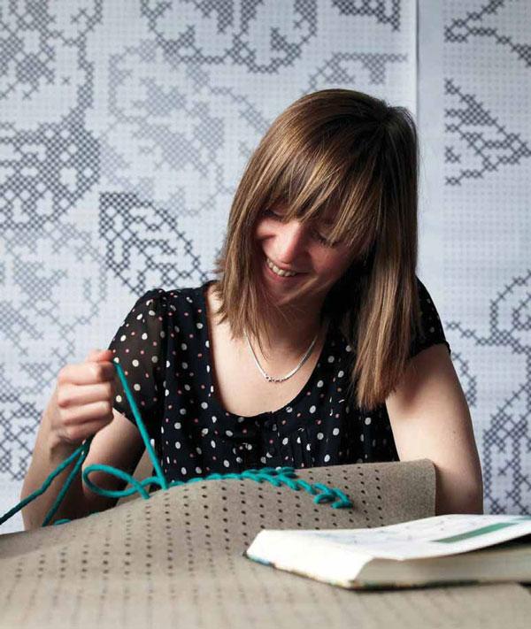 ALFOMBRAS Y PUFFS DE PUNTO DE CRUZ