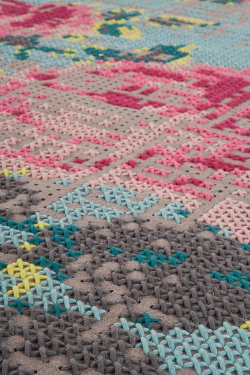 ALFOMBRAS Y PUFFS DE PUNTO DE CRUZ