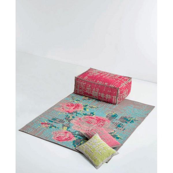 ALFOMBRAS Y PUFFS DE PUNTO DE CRUZ