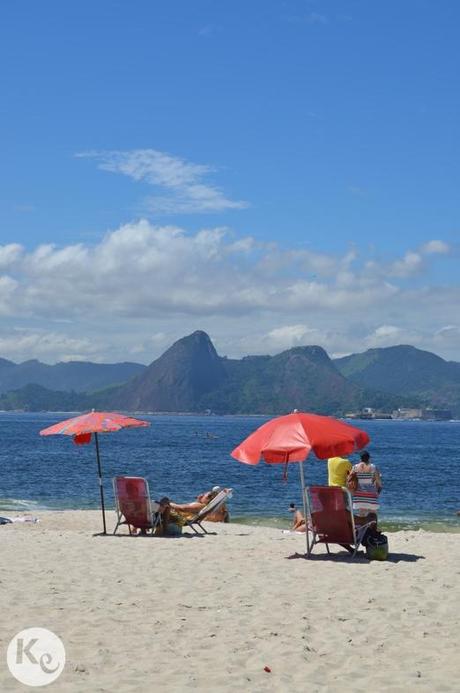 a-kiss-of-colour-nuestra-ultima-obsesion-las-sombrillas-05