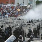 La represión de ayer a maestros en Guerrero tuvo saldo de 5 heridos y 5 detenidos; CEDH reprueba el acto fascista