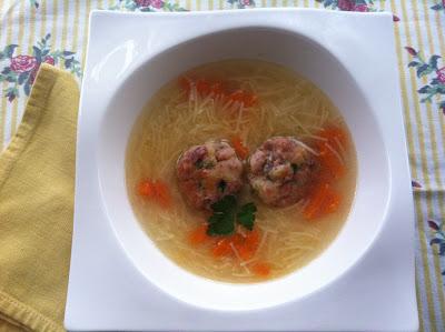 Sopa De Pollo Con Bolitas De Jamón