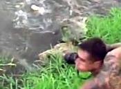 (ViDEO) fotógrafo salva pelos morir devorado cocodrilo
