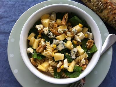 Ensalada De Espirales Con Espinacas, Manzana Y Queso Azul
