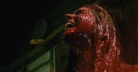 Posesión Infernal, un bukake de sangre muy bien vendido