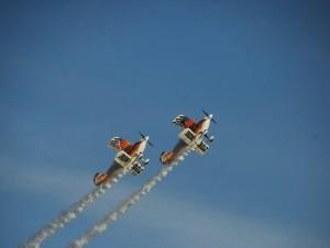 VIDEO - Momento en que avion del Show Aéreo del Caribe Cae al mar.