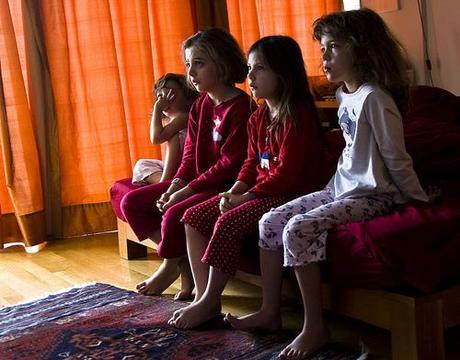 Los niños que miran mucha televisión tienden a tener mal comportamiento
