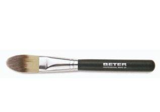 APLICACIÓN DE LA BASE DE MAQUILLAJE, BROCHAS