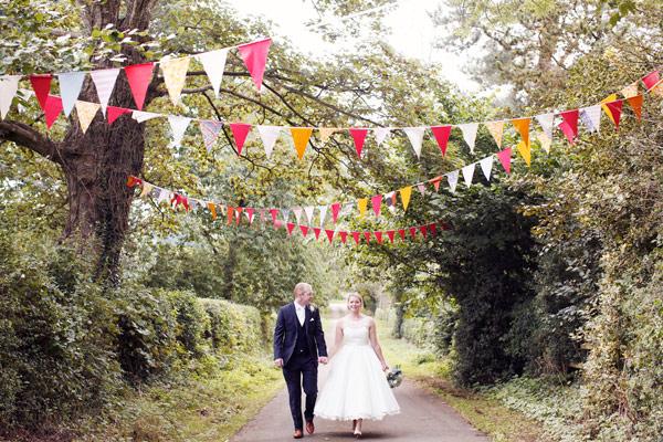 Bodas de hoy... ¡Banderines, tipis y cojines! ¡Una mezcla espectacular!