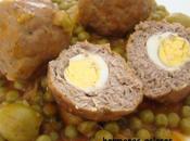 Albondigas rellenas huevo codorniz guisantes aceitunas verdes