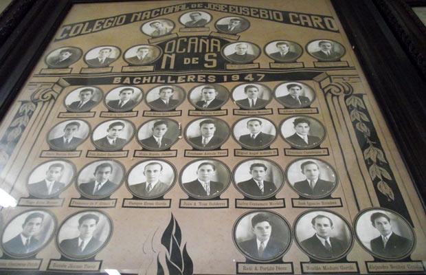 En el mosaico de bachilleres de 1947 del Colegio Nacional José Eusebio Caro, de Ocaña, aparece la fotografía del padre de Nicolás Maduro, graduado de esa institución.