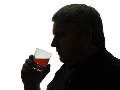 El consumo de alcohol excesivo aumenta el riesgo de accidente cerebrovascular El consumo de alcohol excesivo aumenta el riesgo de accidente cerebrovascular