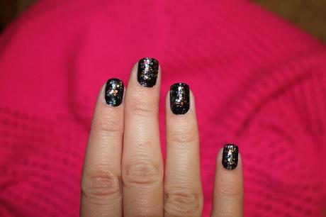 BLACK GLITTER NAILS