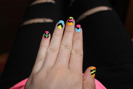 RETO 2013 #8 NEON CHEVRON NAILS