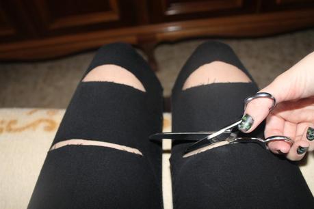 DIY: RIPPED TROUSERS