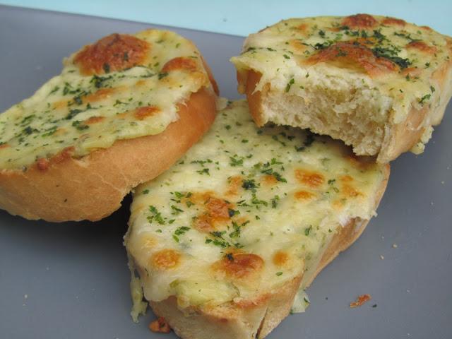 Costrinis de queso y ajo