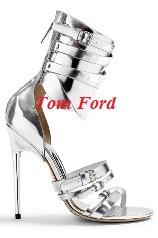 Los looks de Rihana en su discoteca favorita Greystone Manor, en Los Ángeles