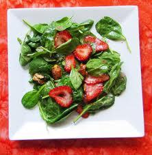 Ensalada de Fresas y Bacon con Aderezo de Yogur Griego