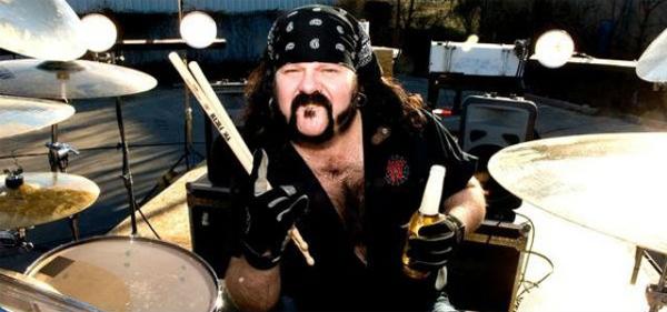 Vinnie Paul no reunión de Pantera.
