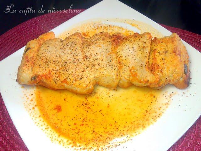 Pavo relleno de aceitunas, cherrys y salsa de pimiento del piquillo