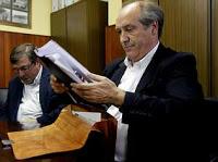 García Liñares firmó el lunes dos importes acuerdos financieros