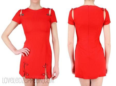 Alexa Chung con un vestido rojo