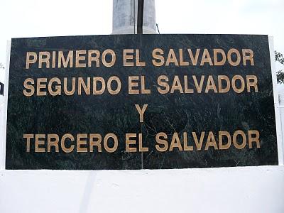 Mensajes divertidos en plazas absurdas