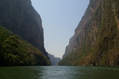 Pueblos zapatistas y el cañón del sumidero