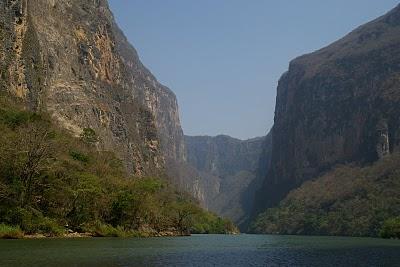 Pueblos zapatistas y el cañón del sumidero