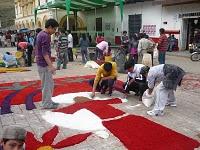 Alfombras de la I.E. Simón Bolívar para el CORPUS CHRISTI (Otuzco 2010 )