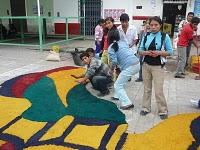 Alfombras de la I.E. Simón Bolívar para el CORPUS CHRISTI (Otuzco 2010 )
