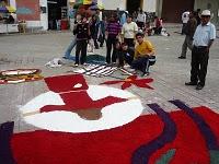 Alfombras de la I.E. Simón Bolívar para el CORPUS CHRISTI (Otuzco 2010 )