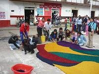 Alfombras de la I.E. Simón Bolívar para el CORPUS CHRISTI (Otuzco 2010 )