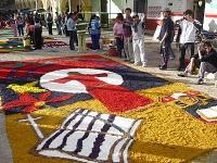 Alfombras de la I.E. Simón Bolívar para el CORPUS CHRISTI (Otuzco 2010 )