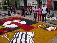 Alfombras de la I.E. Simón Bolívar para el CORPUS CHRISTI (Otuzco 2010 )