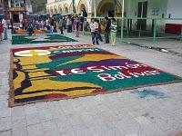 Alfombras de la I.E. Simón Bolívar para el CORPUS CHRISTI (Otuzco 2010 )