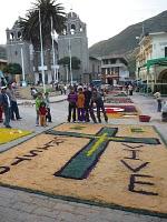 Alfombras de la I.E. Simón Bolívar para el CORPUS CHRISTI (Otuzco 2010 )