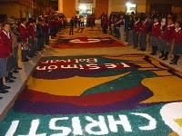 Alfombras de la I.E. Simón Bolívar para el CORPUS CHRISTI (Otuzco 2010 )