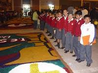 Alfombras de la I.E. Simón Bolívar para el CORPUS CHRISTI (Otuzco 2010 )