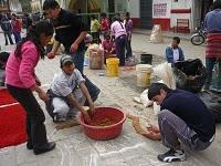 Alfombras de la I.E. Simón Bolívar para el CORPUS CHRISTI (Otuzco 2010 )