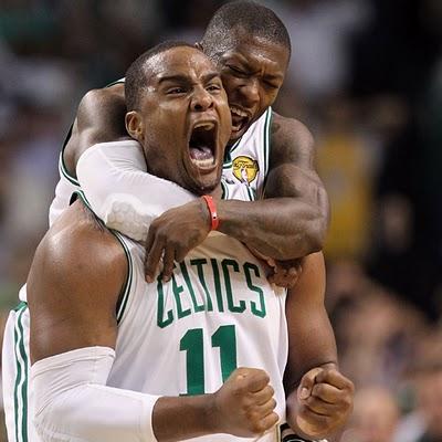 El banquillo da una vida extra a los Celtics