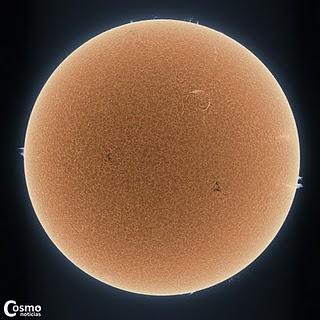 Una estrella naranja en ebullición