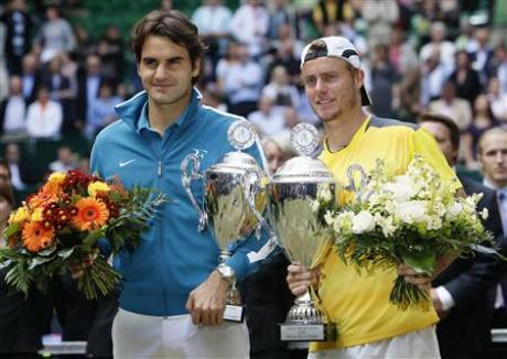 Hewitt derrotó a Federer y se coronó en Halle