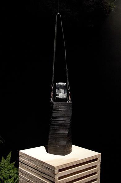 Reconocidos diseñadores mexicanos exhiben piezas hechas inspiradas en en el diseño de Frank Gehry