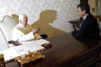 Qué hace ZP en casa del Papa