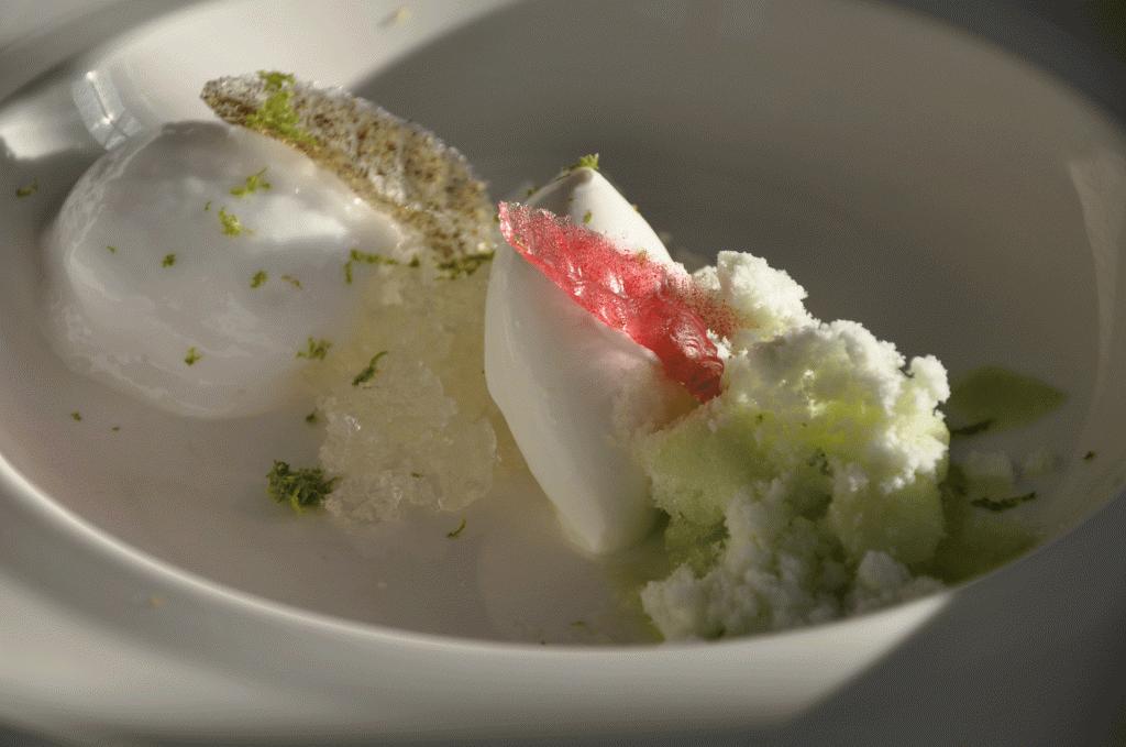 La Gastroteca del Balneario Termas Pallarés Helado-de-citricos,-gelatina-de-ginebra,-polvo-de-pepino-y-espuma-de-tonica