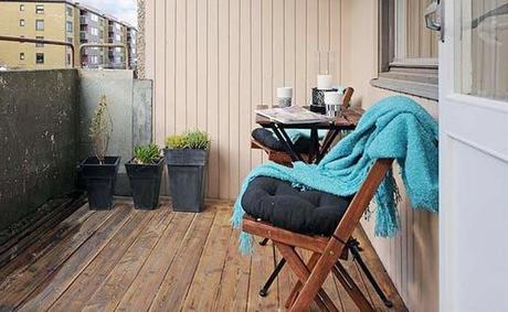 balcón bonito balcón con suelo de madera