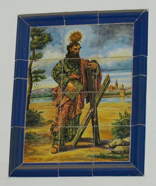 Los azulejos del 17 de la Calle Monsalves (1): San Andrés y el Arcángel San Gabriel.