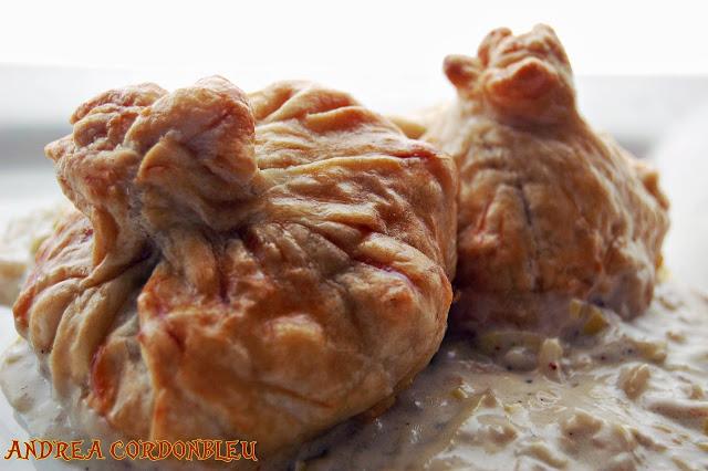 SAQUITOS DE POLLO, QUESO Y CEBOLLA.