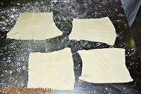 SAQUITOS DE POLLO, QUESO Y CEBOLLA.